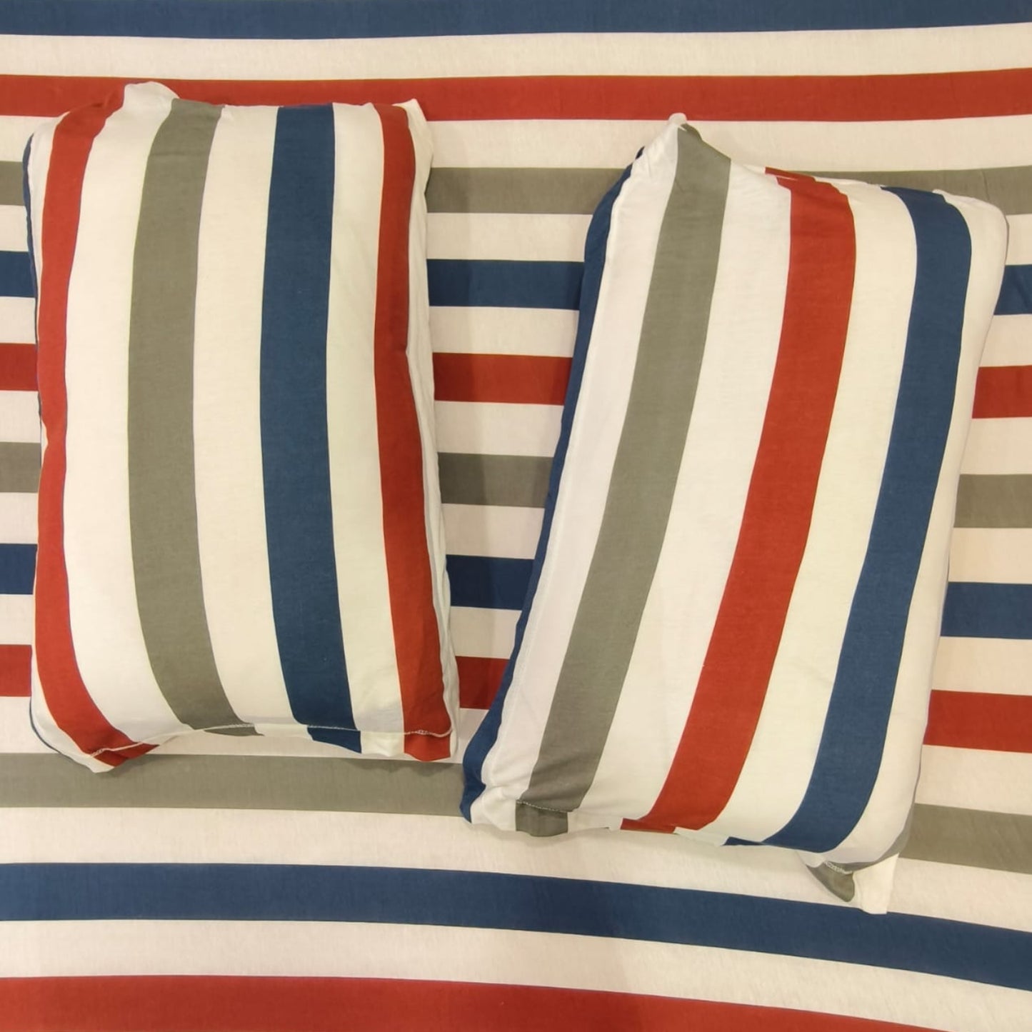 GEOMETRIC QUEEN SIZE PURE COTTON BEDSHEET SET- MULTICOLOUR