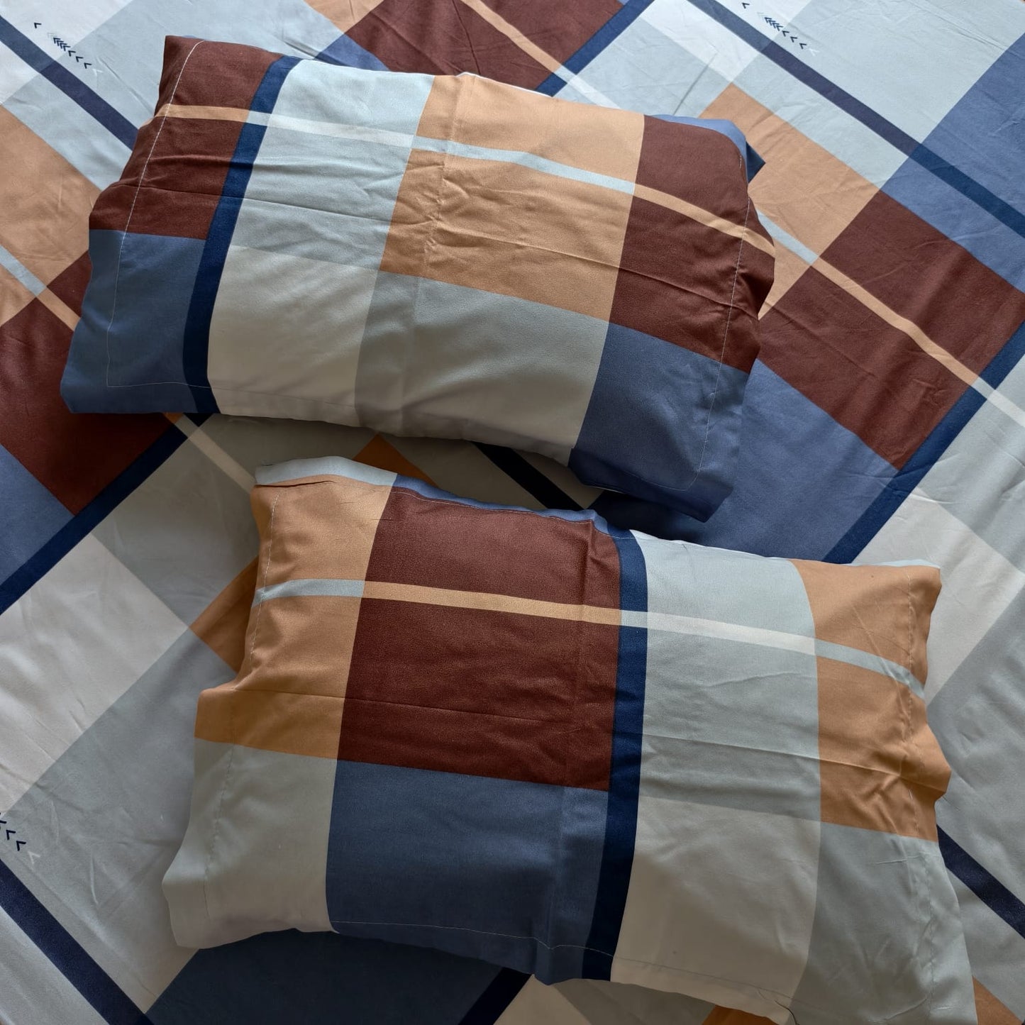 GEOMETRIC QUEEN SIZE GLAZE COTTON BEDSHEET SET- MULTICOLOUR