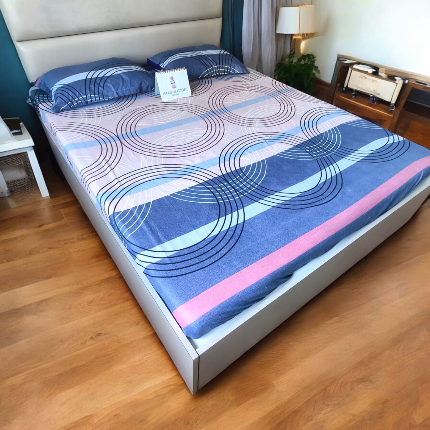 GEOMETRIC QUEEN SIZE GLAZE COTTON BEDSHEET SET- MULTICOLOUR