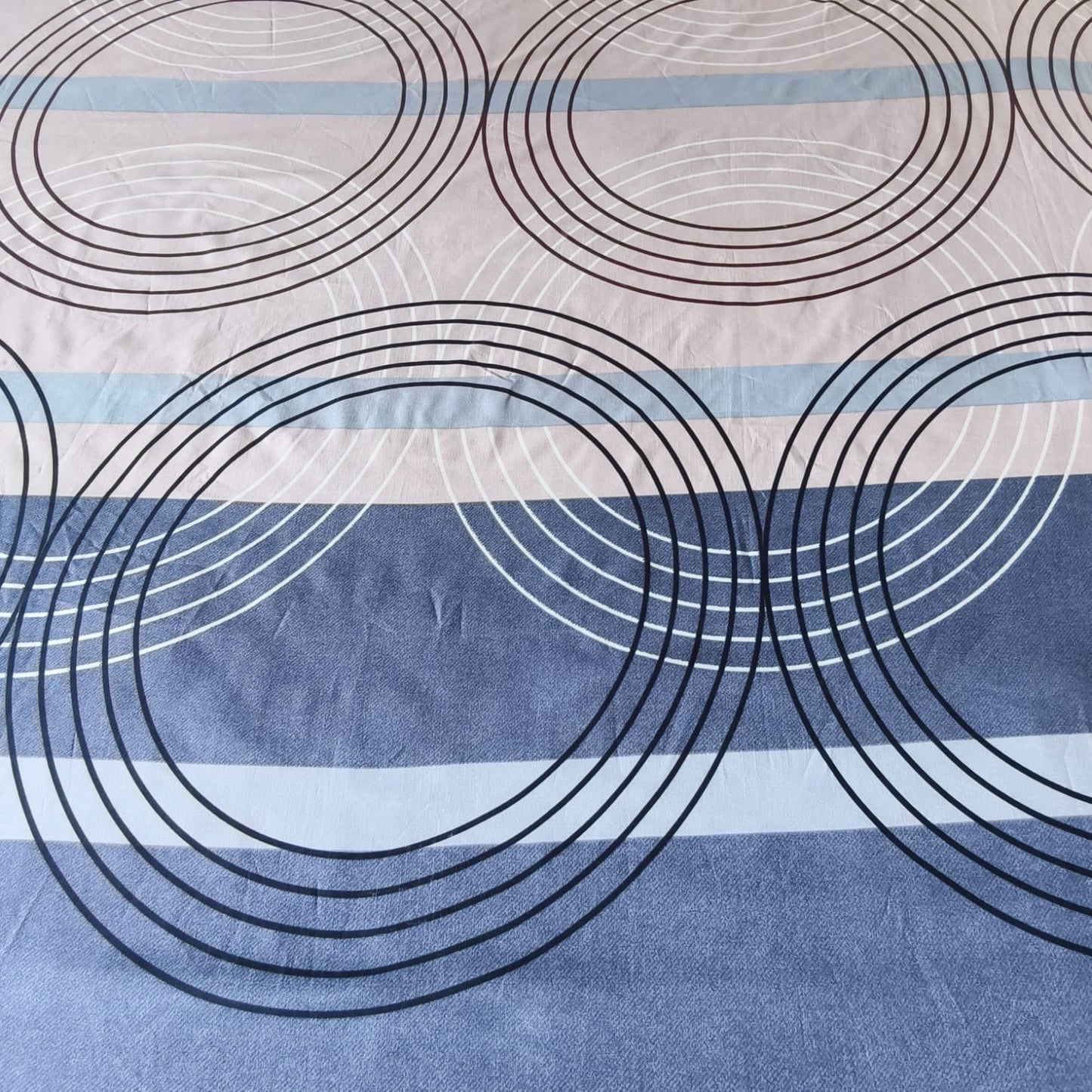 GEOMETRIC QUEEN SIZE GLAZE COTTON BEDSHEET SET- MULTICOLOUR