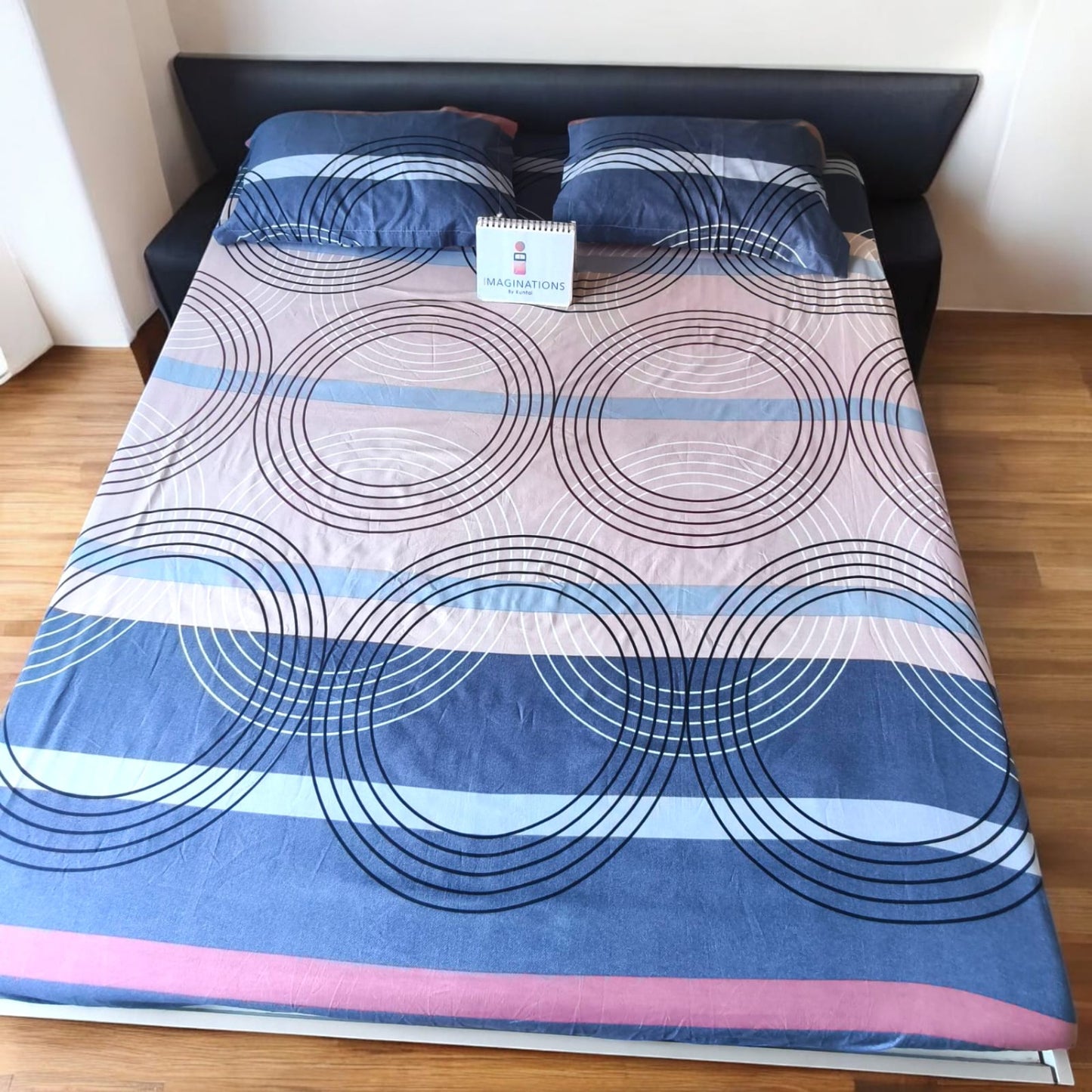 GEOMETRIC QUEEN SIZE GLAZE COTTON BEDSHEET SET- MULTICOLOUR