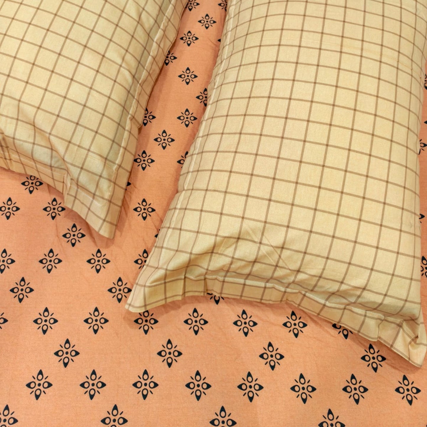 GEOMETRIC QUEEN SIZE PURE COTTON BEDSHEET SET- 0RANGE