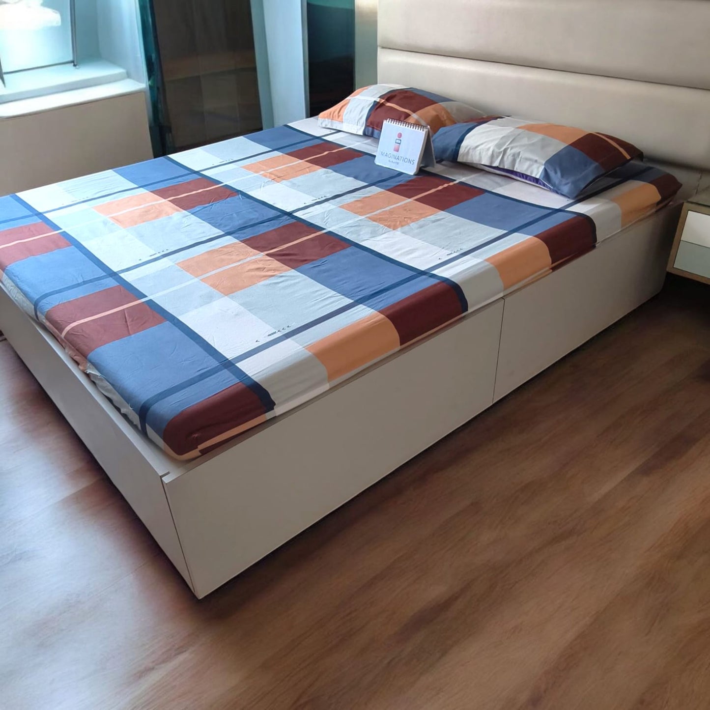 GEOMETRIC QUEEN SIZE GLAZE COTTON BEDSHEET SET- MULTICOLOUR