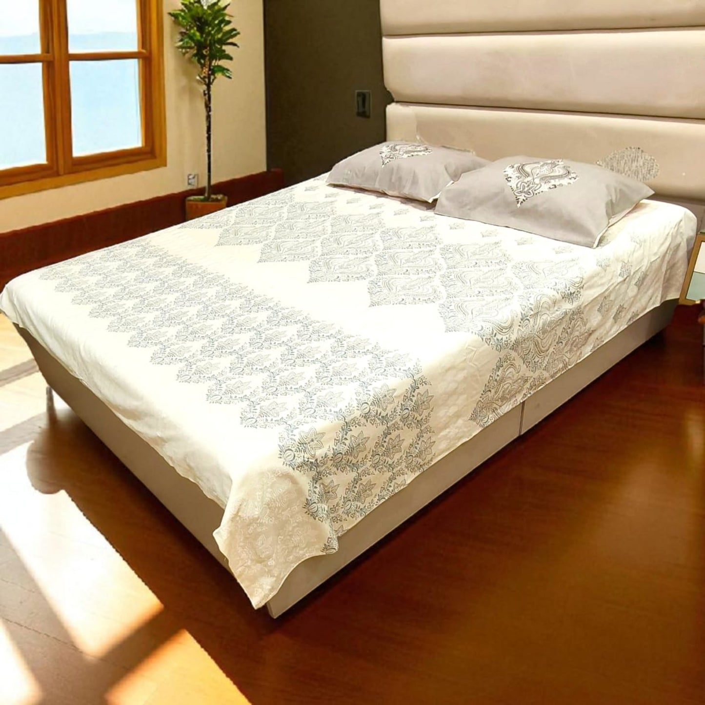 FLORAL QUEEN SIZE PURE COTTON BEDSHEET SET-WHITE