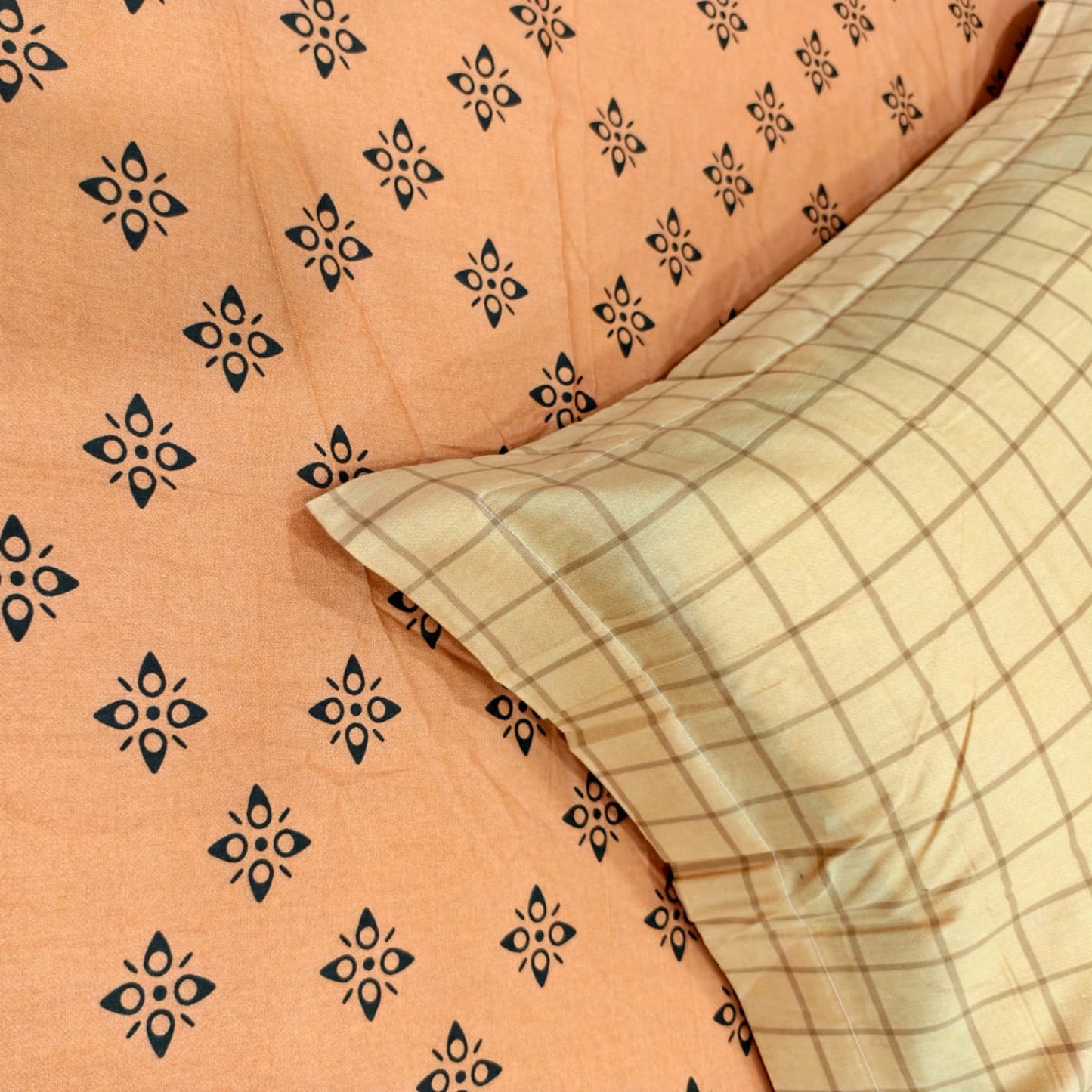 GEOMETRIC QUEEN SIZE PURE COTTON BEDSHEET SET- 0RANGE