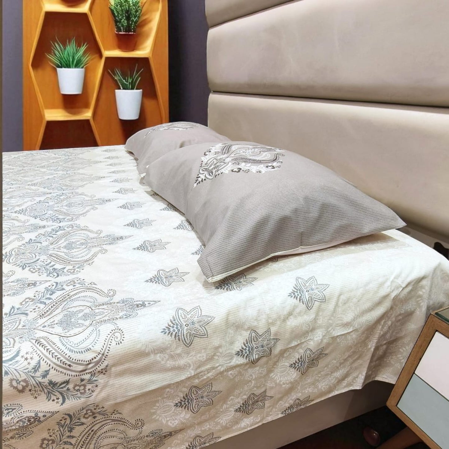 FLORAL QUEEN SIZE PURE COTTON BEDSHEET SET-WHITE