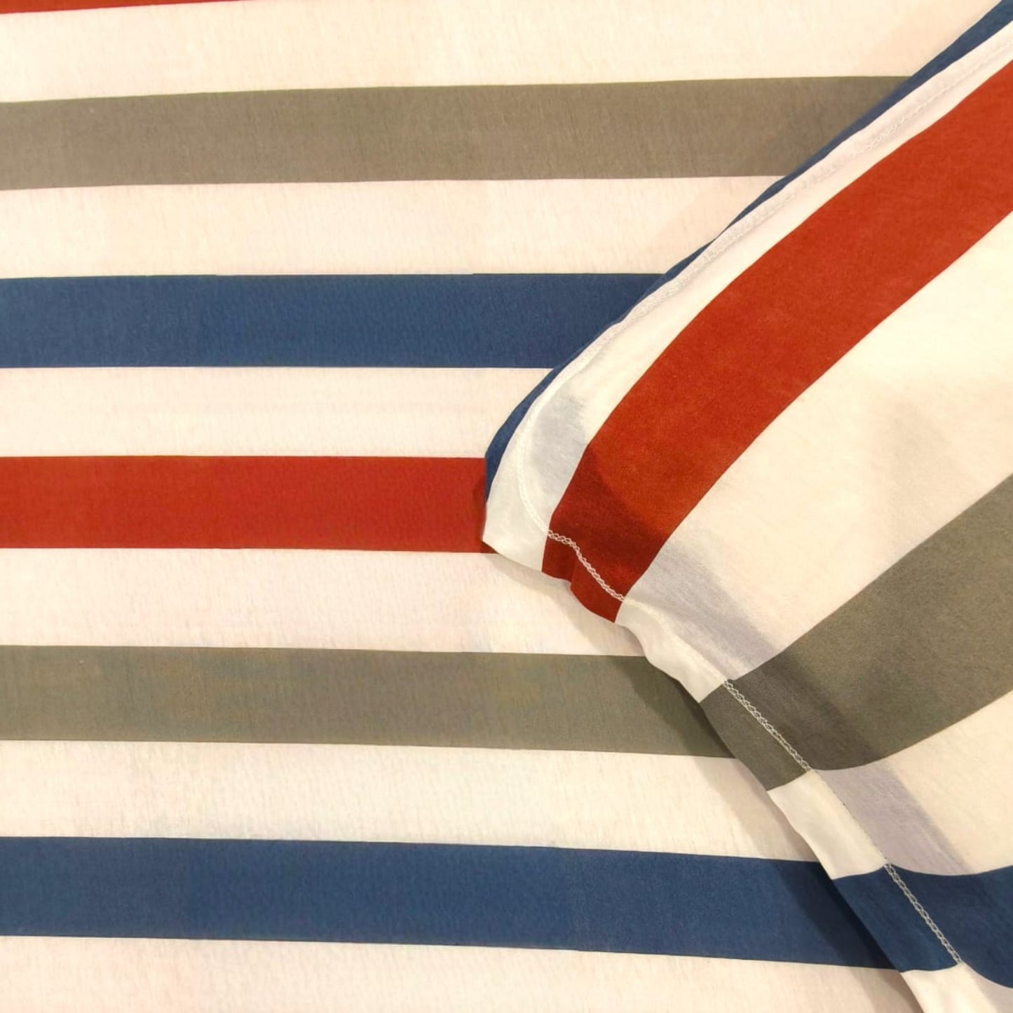 GEOMETRIC QUEEN SIZE PURE COTTON BEDSHEET SET- MULTICOLOUR