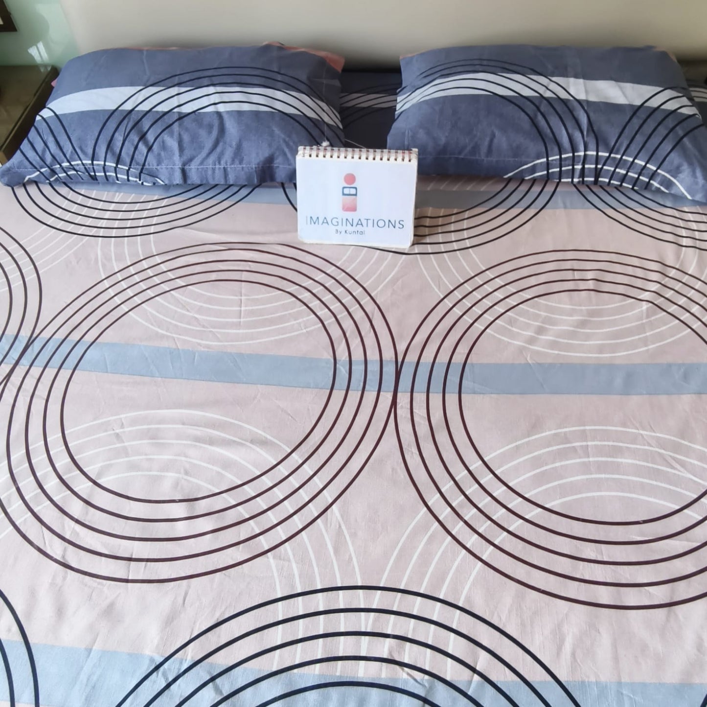 GEOMETRIC QUEEN SIZE GLAZE COTTON BEDSHEET SET- MULTICOLOUR