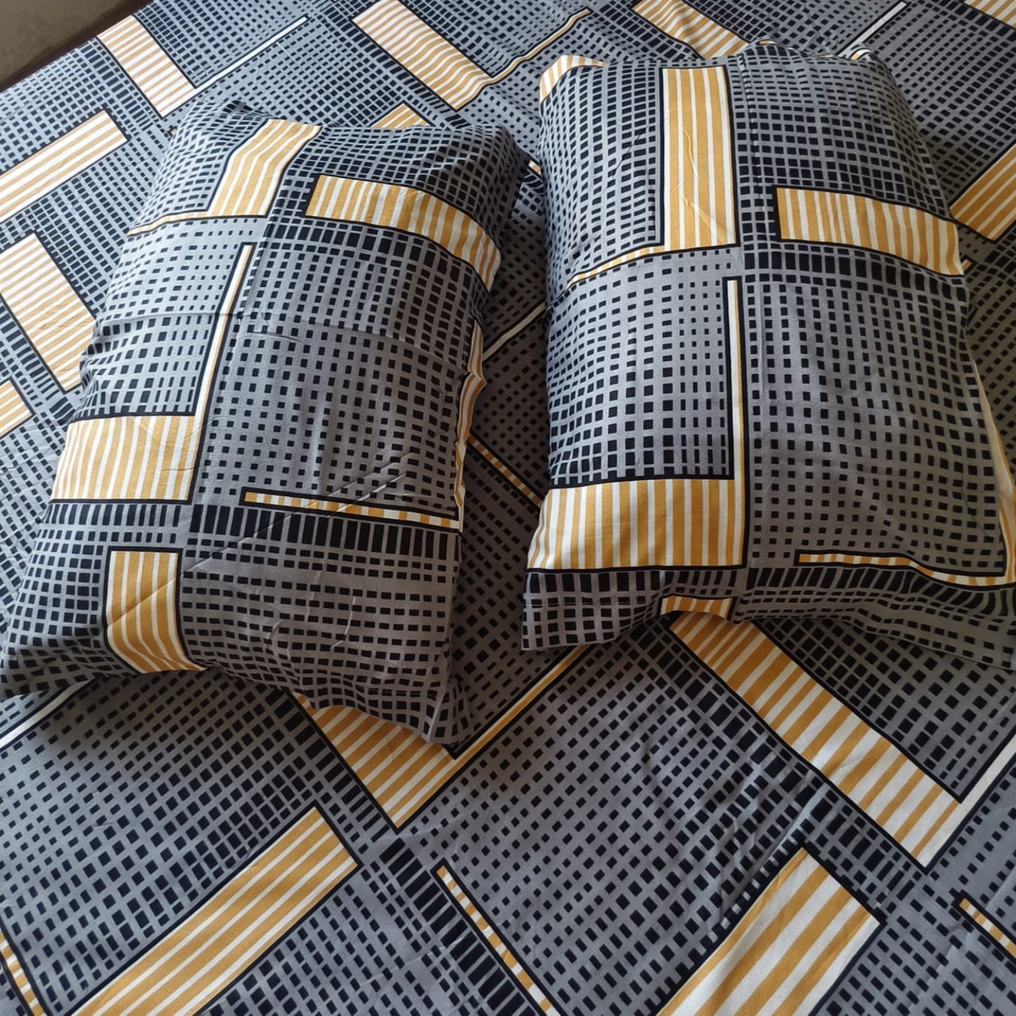 GEOMETRIC QUEEN SIZE GLAZE COTTON BEDSHEET SET- GREY