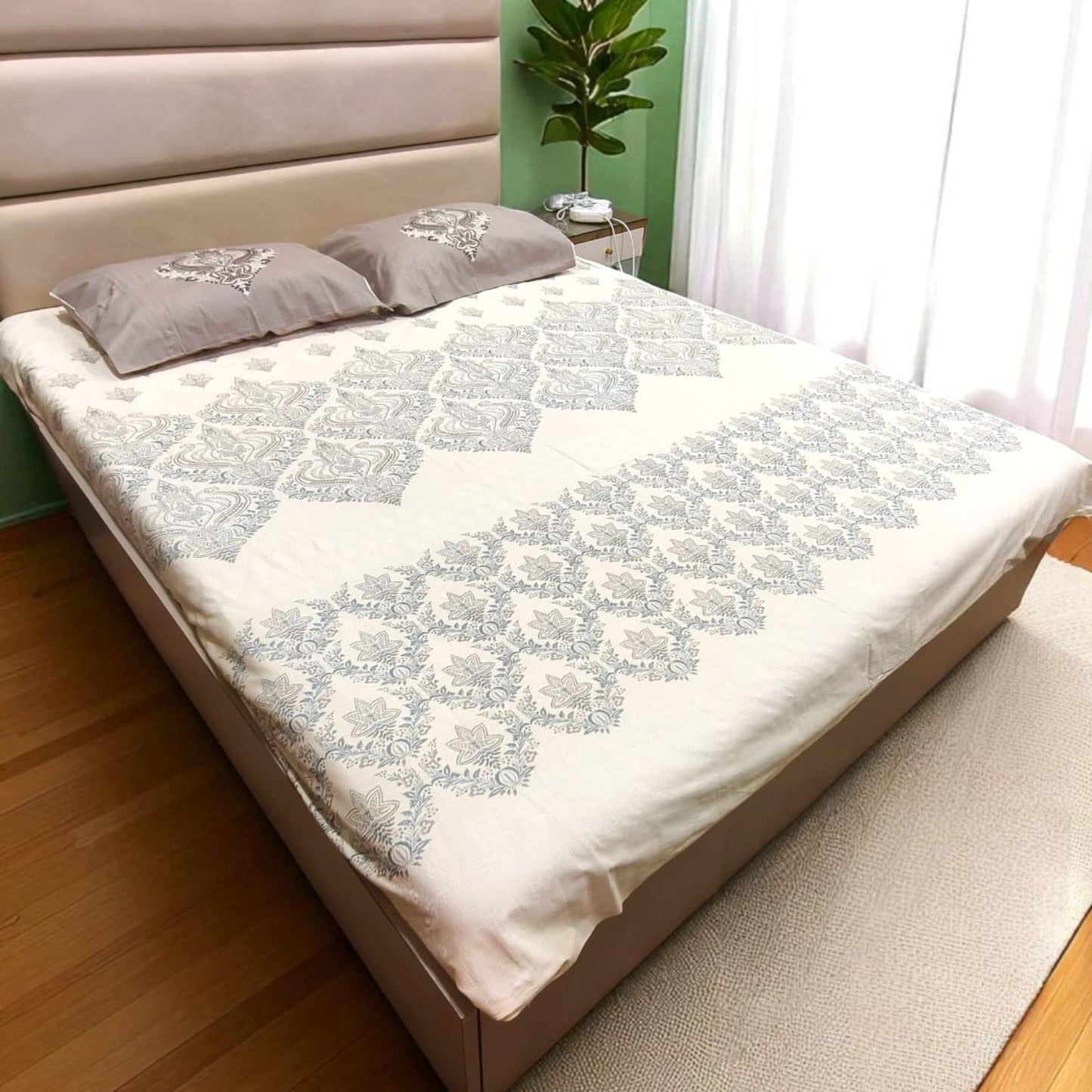 FLORAL QUEEN SIZE PURE COTTON BEDSHEET SET-WHITE